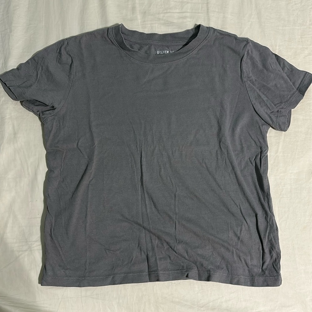 Grey tshirt from forever 21, never worn, perfect condition. Size S